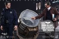 Foto de Dark Knight Rises Figuras John Blake & Jim Gordon with Bat-Signal