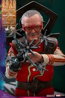 Foto de Thor Ragnarok Figura Movie Masterpiece 1/6 Stan Lee Hot Toys Exclusive 30 cm