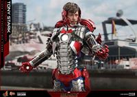 Foto de Iron Man 2 Figura Movie Masterpiece 1/6 Tony Stark (Mark V Suit Up Version) 31 cm