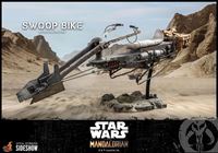 Foto de Star Wars The Mandalorian Vehículo 1/6 Swoop Bike 59 cm RESERVA