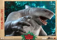 Foto de Escuadrón Suicida Figura Movie Masterpiece 1/6 King Shark 35 cm