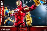 Picture of Iron Man 2 Figura 1/4 Iron Man Mark IV with Suit-Up Gantry 49 cm RESERVA