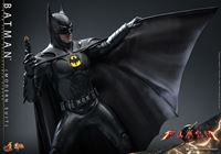 Foto de The Flash Figura Movie Masterpiece 1/6 Batman (Modern Suit) 30 cm