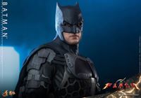 Foto de The Flash Figura Movie Masterpiece 1/6 Batman 30 cm
