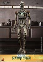 Foto de Star Wars: The Mandalorian Figura 1/6 IG-12 36 cm