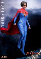 Foto de The Flash Figura Movie Masterpiece 1/6 Supergirl 28 cm
