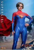 Foto de The Flash Figura Movie Masterpiece 1/6 Supergirl 28 cm