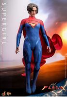 Foto de The Flash Figura Movie Masterpiece 1/6 Supergirl 28 cm RESERVA
