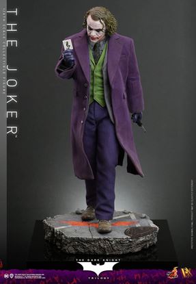 Picture of El Caballero oscuro Figura DX 1/6 The Joker 31 cm