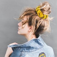 Foto de Set Diadema & Scrunchie Hufflepuff - Harry Potter