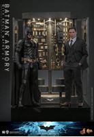 Foto de El caballero oscuro Figuras y Diorama Movie Masterpiece 1/6 Batman Armory with Bruce Wayne (2.0) 30 cm