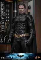 Foto de El caballero oscuro Figuras y Diorama Movie Masterpiece 1/6 Batman Armory with Bruce Wayne (2.0) 30 cm