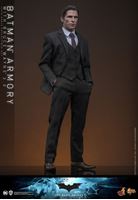 Foto de El caballero oscuro Figuras y Diorama Movie Masterpiece 1/6 Batman Armory with Bruce Wayne (2.0) 30 cm