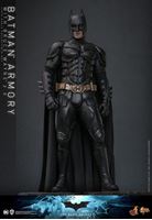 Foto de El caballero oscuro Figuras y Diorama Movie Masterpiece 1/6 Batman Armory with Bruce Wayne (2.0) 30 cm