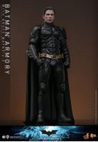 Foto de El caballero oscuro Figuras y Diorama Movie Masterpiece 1/6 Batman Armory with Bruce Wayne (2.0) 30 cm