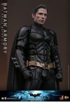 Foto de El caballero oscuro Figuras y Diorama Movie Masterpiece 1/6 Batman Armory with Bruce Wayne (2.0) 30 cm