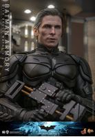 Foto de El caballero oscuro Figuras y Diorama Movie Masterpiece 1/6 Batman Armory with Bruce Wayne (2.0) 30 cm