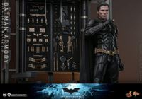 Foto de El caballero oscuro Figuras y Diorama Movie Masterpiece 1/6 Batman Armory with Bruce Wayne (2.0) 30 cm