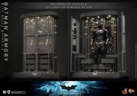 Foto de El caballero oscuro Figuras y Diorama Movie Masterpiece 1/6 Batman Armory with Bruce Wayne (2.0) 30 cm