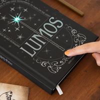 Foto de Cuaderno A5 con Luz Lumos + Boli Varita - Harry Potter